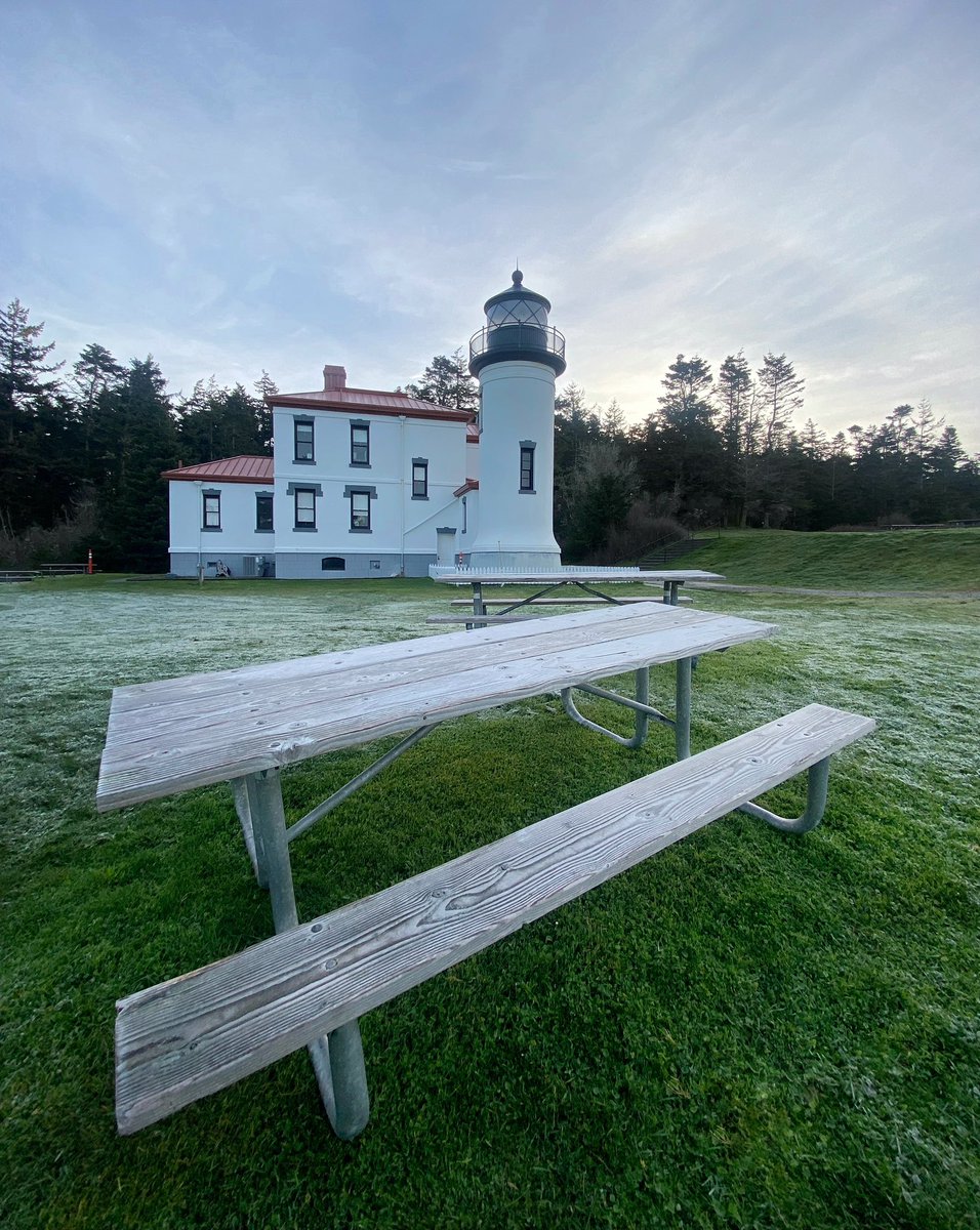 DonClotfelter's tweet photo. Monday morning frost blankets the Admiralty Head Lighthouse at #FortCasey State Park ❄️ @GWaldenWeather @ShannonODKOMO @wheeler244 @WAStatePks @snufflewort https://t.co/Q43g4UnZAq