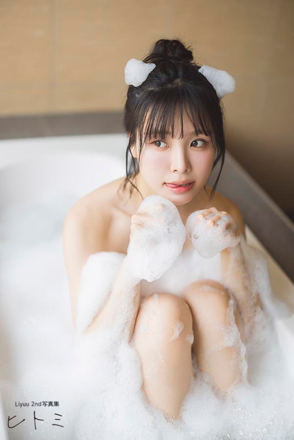 Liyuu2nd's tweet photo. 🔥発売中
#Liyuu 2nd写真集 ヒトミ 
￣￣￣￣￣￣￣￣￣￣￣���
デジタル版も配信中📲
⏩️https://t.co/EeWWihNXgR

✨全114ページ✨
未公開カットで構成されたデジタル写真集も🤍
⏩️https://t.co/oKmk1pb6DT

#Liyuuヒトミ https://t.co/eMvHrNz0VD