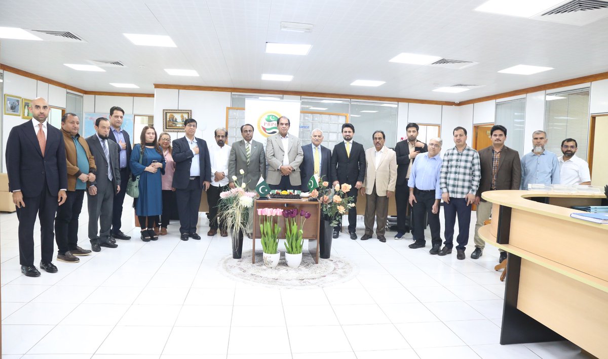 pbpc_uae's tweet photo. @pbpc_uae commemorated Pakistan National Day with a cake‑cutting ceremony on March 23, 2026, bringing together founding members, executive board members, Council’s members and guests, for a warm and meaningful celebration.

#PakistanDay #PakistanDay2026 #PakistanZindabad https://t.co/sJLL25GZtd