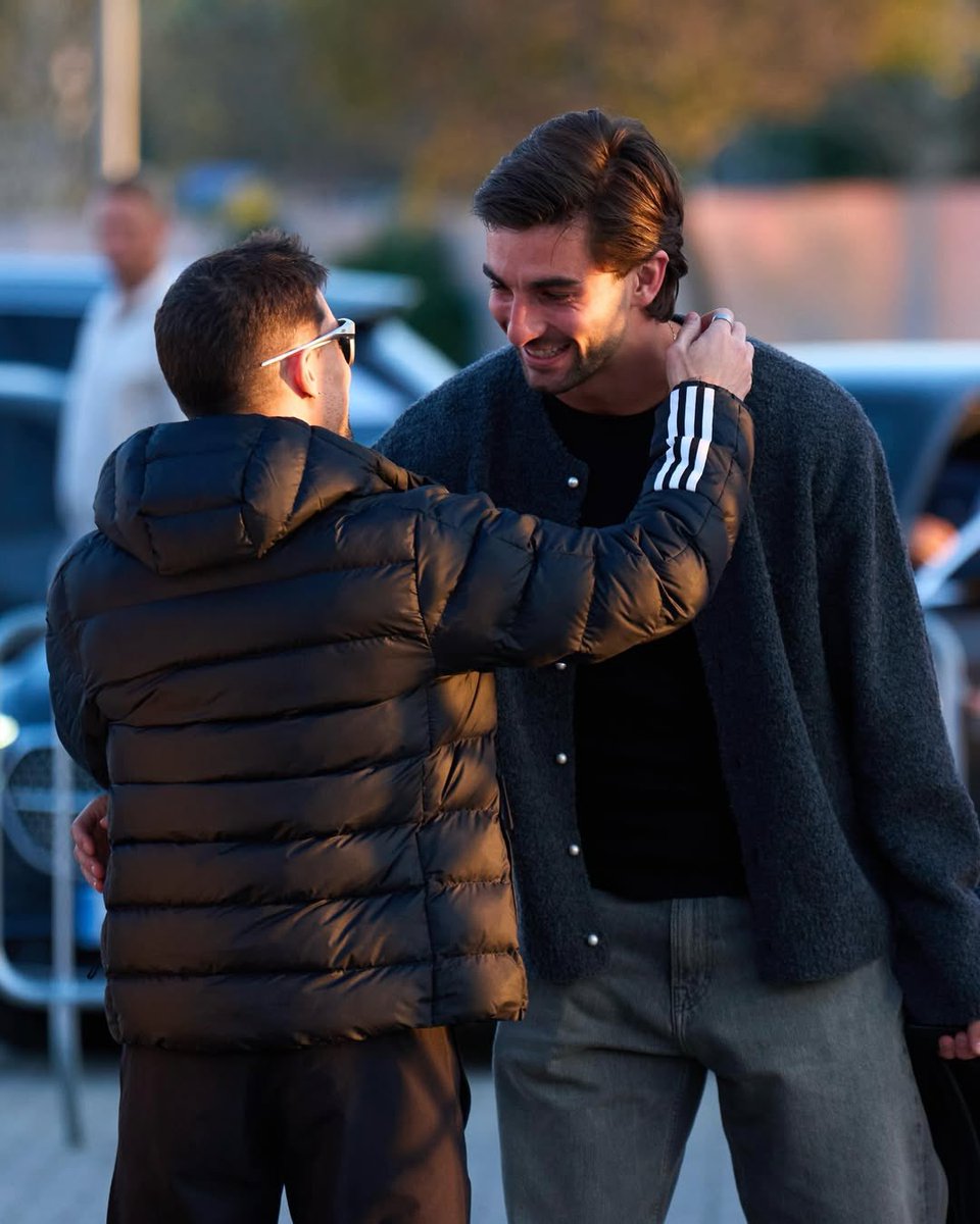 📸🦈 tweet media