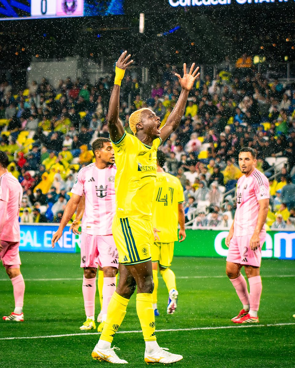 Mike Meredith tweet media