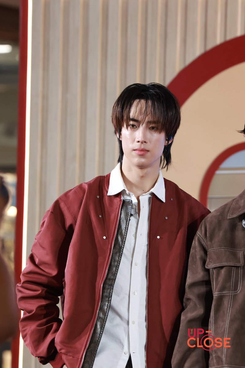 The Up-close tweet media