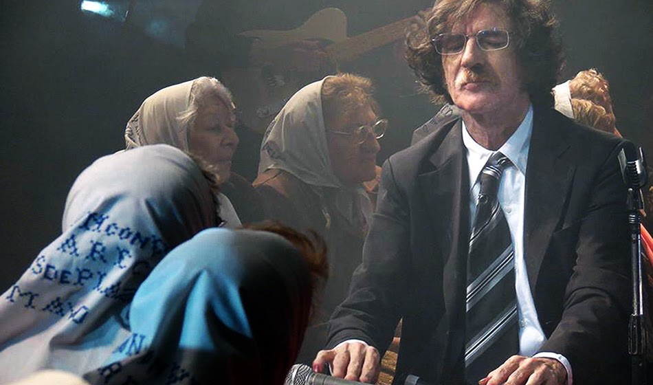 El baile de los salvajes 🦊 tweet media