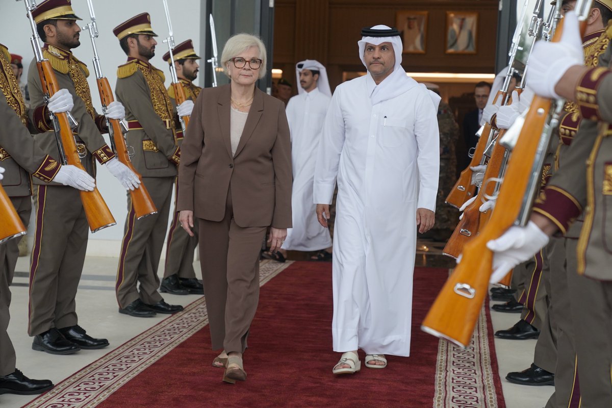 CaVautrin's tweet photo. À Doha, je me suis entretenue aujourd’hui avec le vice-Premier ministre et ministre d’État chargé des Affaires de défense du Qatar (@MOD_Qatar), Cheikh Saud ben Abdulrahman Al-Thani.

J’ai réaffirmé le soutien de la France au Qatar pour faire face aux attaques iraniennes et salué la solidité de notre coopération de défense.