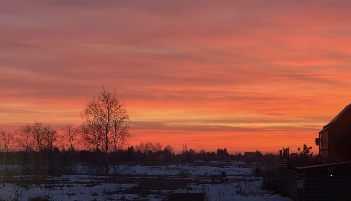 Lipstick gaze tweet media