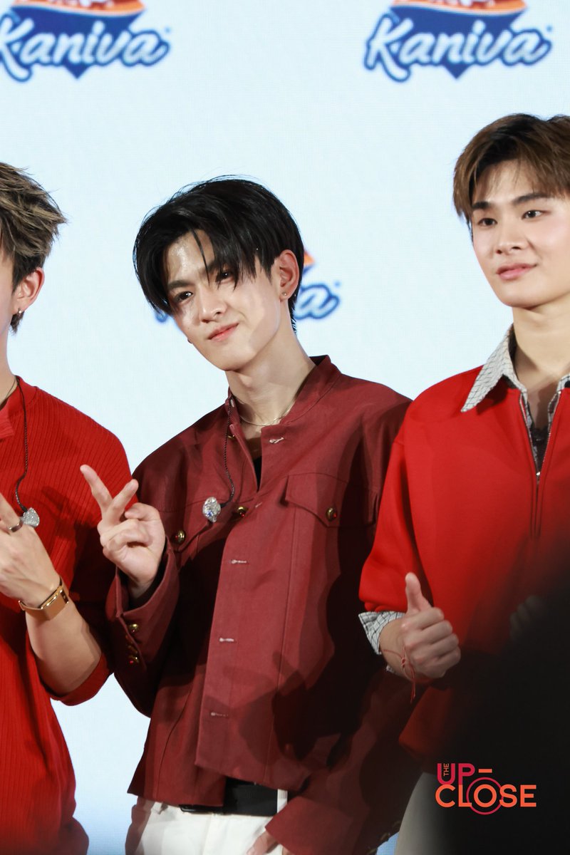 The Up-close tweet media