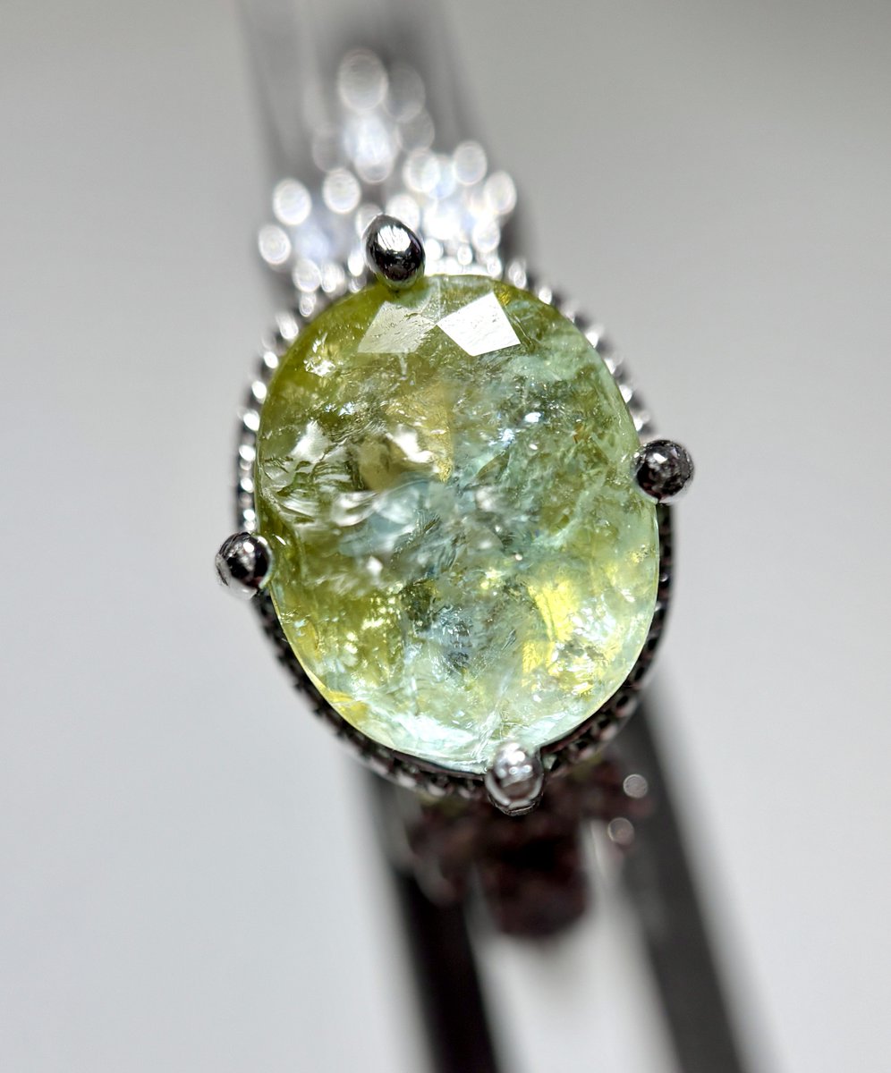 しゅわしゅわトルマリン指輪ver

自分で石留めしたやつ🍋‍🟩