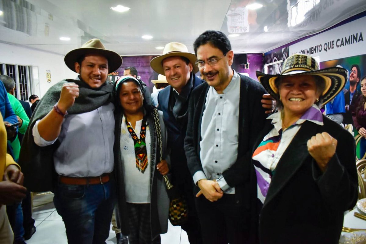 RobertDazaG's tweet photo. ✊🏾🔥 #Hoy nos encontramos con toda nuestra fuerza política #PactoHistorico para seguir trabajando por la victoria presidencial el próximo 31 de mayo. 

🌱 Le pedi a @IvanCepedaCast  y @aida_quilcue que visiten el Norte de #Nariño y Sur del #Cauca campesino.

📣📣Para que está campaña siga avanzando en los territorios con la fuerza popular, étnica y campesina del país.

#IvanCepedaPresidente #PrimeraVuelta #GobiernoDelCambio #VamosPorMás