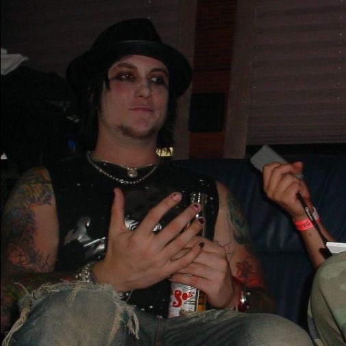 Acervo synyster gates tweet media
