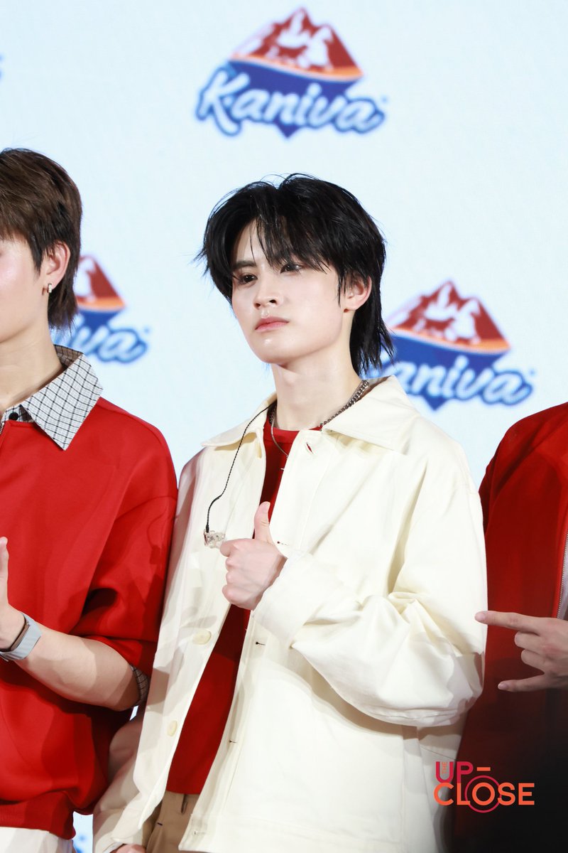 The Up-close tweet media