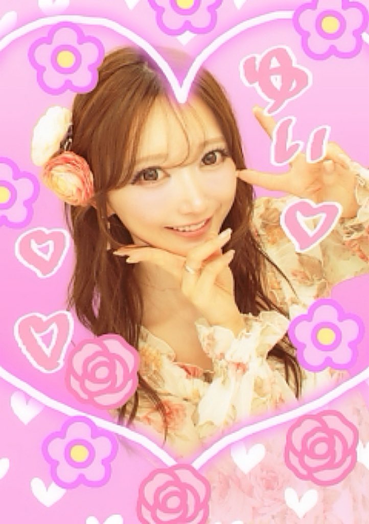 『 菅野結以着用！伝説のLIZLISAワンピ 』
をフリマサイトで買いました。

久々の花柄リズワンピ、我が青春の制服🎀

ヘアメは白肌バチバチ束まつげ
青白みピンクメイク
MIXゆる巻きに片側お花の姫ギャル💖

やりだしたら体が覚えててするするできた✌︎