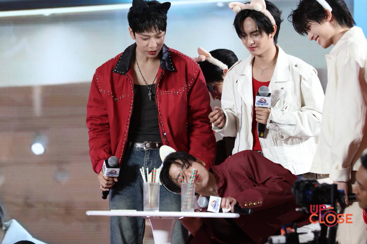 The Up-close tweet media