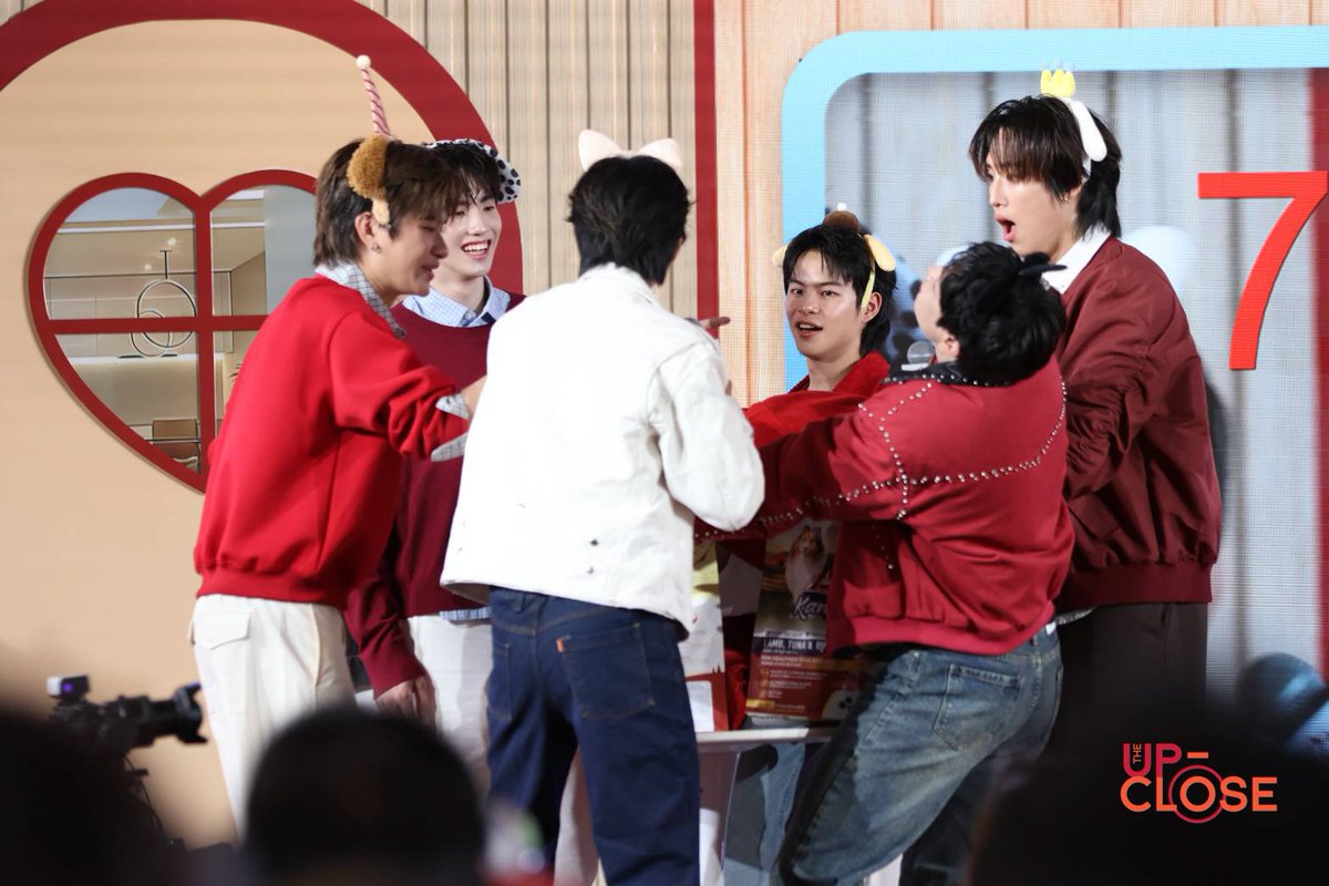 The Up-close tweet media