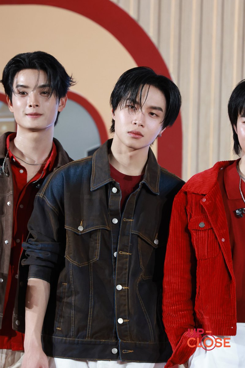 The Up-close tweet media