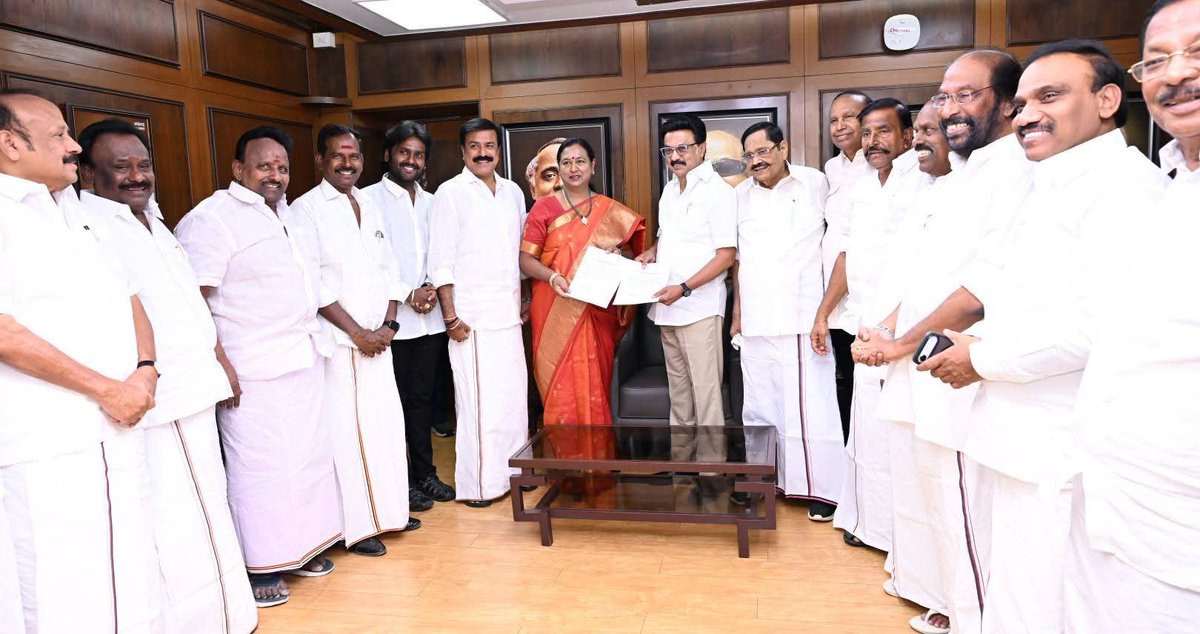 PremallathaDmdk's tweet photo. இன்று முதலமைச்சர் M. K. ஸ்டாலின் அவர்களை நேரில் சந்தித்து, தேமுதிக விற்கு 10 தொகுதிகள் ஒதுக்கப்படும் ஒப்பந்தத்தில் கையெழுத்திட்டோம்.

தமிழகத்தின் முன்னேற்றமும், மக்களின் நலனும் முன்னிலையாக,
இந்த கூட்டணி உறுதியான பாதையில் முன்னேறும்.

நம்பிக்கையுடன்… வெற்றிக்கான பயணம் தொடங்குகிறது!

#PremalathaVijayakanth #DMDK #MKStalin #கூட்டணி #தேர்தல்