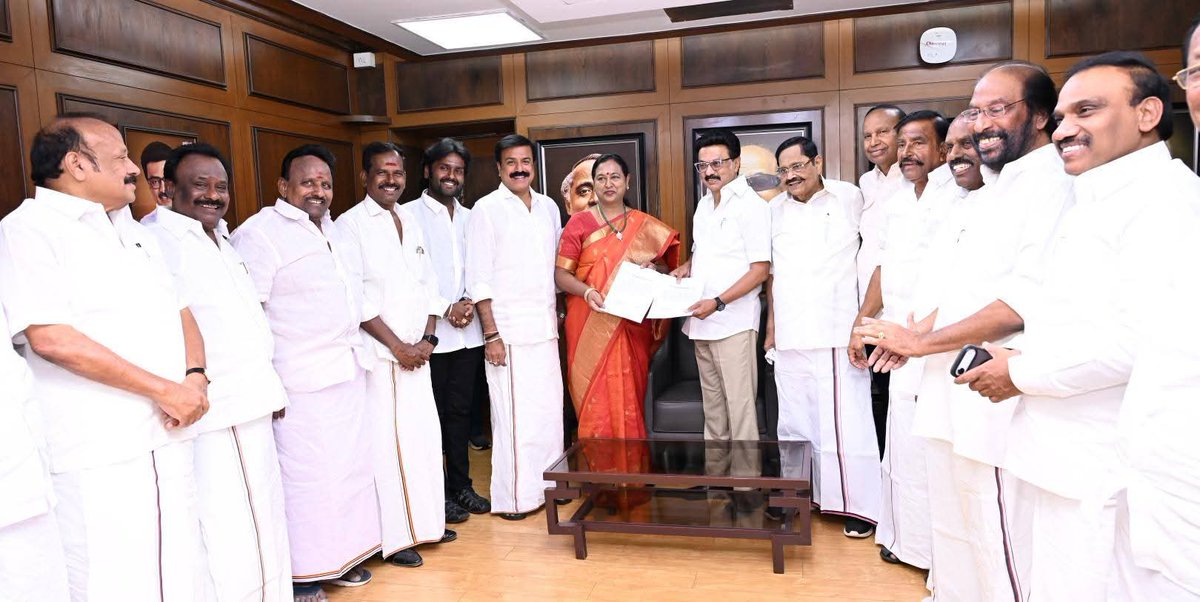 PremallathaDmdk's tweet photo. இன்று முதலமைச்சர் M. K. ஸ்டாலின் அவர்களை நேரில் சந்தித்து, தேமுதிக விற்கு 10 தொகுதிகள் ஒதுக்கப்படும் ஒப்பந்தத்தில் கையெழுத்திட்டோம்.

தமிழகத்தின் முன்னேற்றமும், மக்களின் நலனும் முன்னிலையாக,
இந்த கூட்டணி உறுதியான பாதையில் முன்னேறும்.

நம்பிக்கையுடன்… வெற்றிக்கான பயணம் தொடங்குகிறது!

#PremalathaVijayakanth #DMDK #MKStalin #கூட்டணி #தேர்தல்