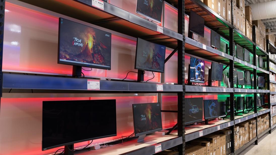 Micro Center tweet media