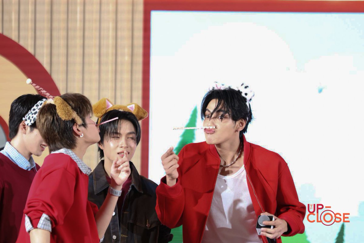 The Up-close tweet media