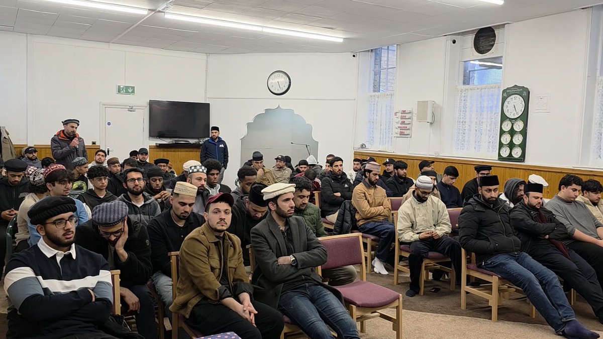 karim_sabahat's tweet image. *Iftar with Sadar Majlis MKA UK*

📅 Date: Sunday, 1st March
📍 Location: Huddersfield

The Yorkshire region hosted a special Iftar for Khuddam brothers.

By the grace of Allah, Sadr Majlis Khuddamul Ahmadiyya joined us for this blessed gathering.

#brotherhood #Ramadan #iftar