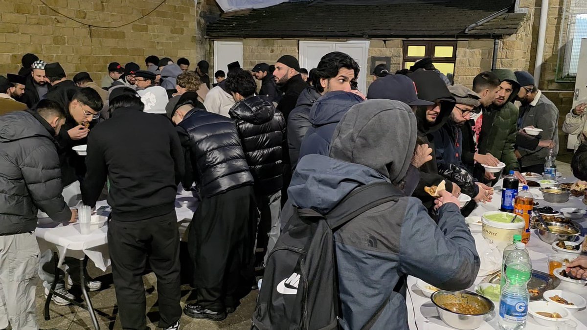 karim_sabahat's tweet image. *Iftar with Sadar Majlis MKA UK*

📅 Date: Sunday, 1st March
📍 Location: Huddersfield

The Yorkshire region hosted a special Iftar for Khuddam brothers.

By the grace of Allah, Sadr Majlis Khuddamul Ahmadiyya joined us for this blessed gathering.

#brotherhood #Ramadan #iftar