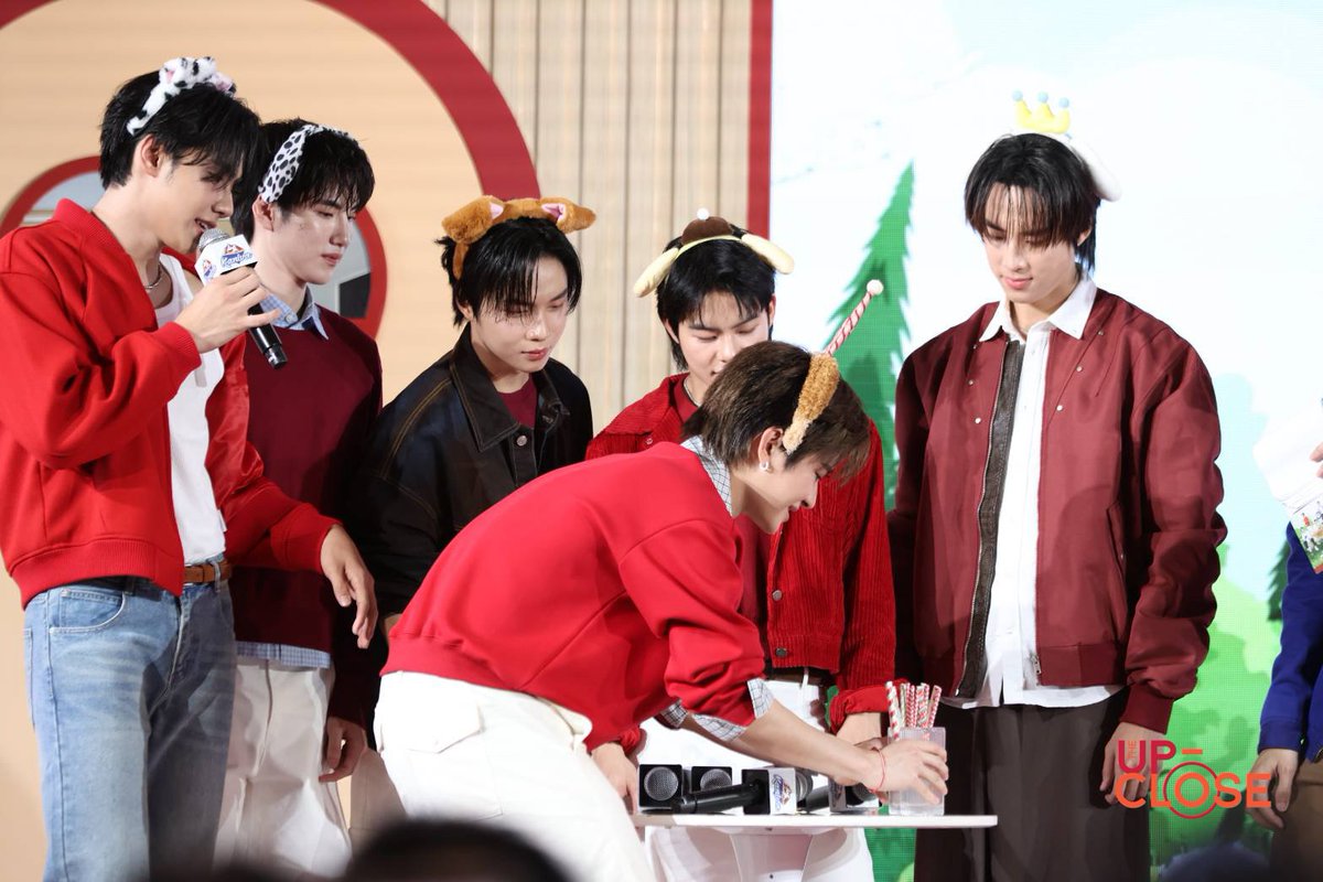 The Up-close tweet media