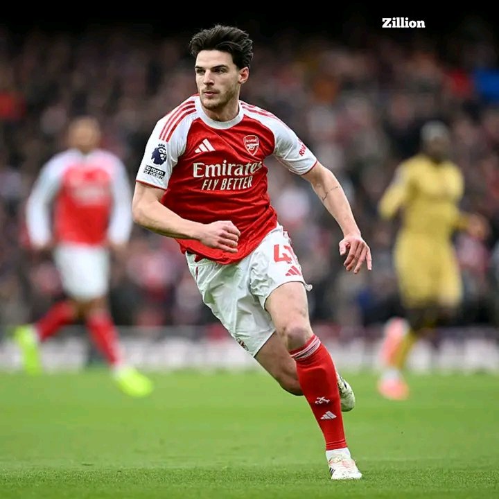 I'm afraid people keep confusing simplicity in style of football, to being average.
Rice is a versatile, elite-level all round midfielder who predominantly operates as a dynamic No. 6 or a box-to-box No. 8.
Not an elite ball carrier, but a good one when he has to be.

What I love