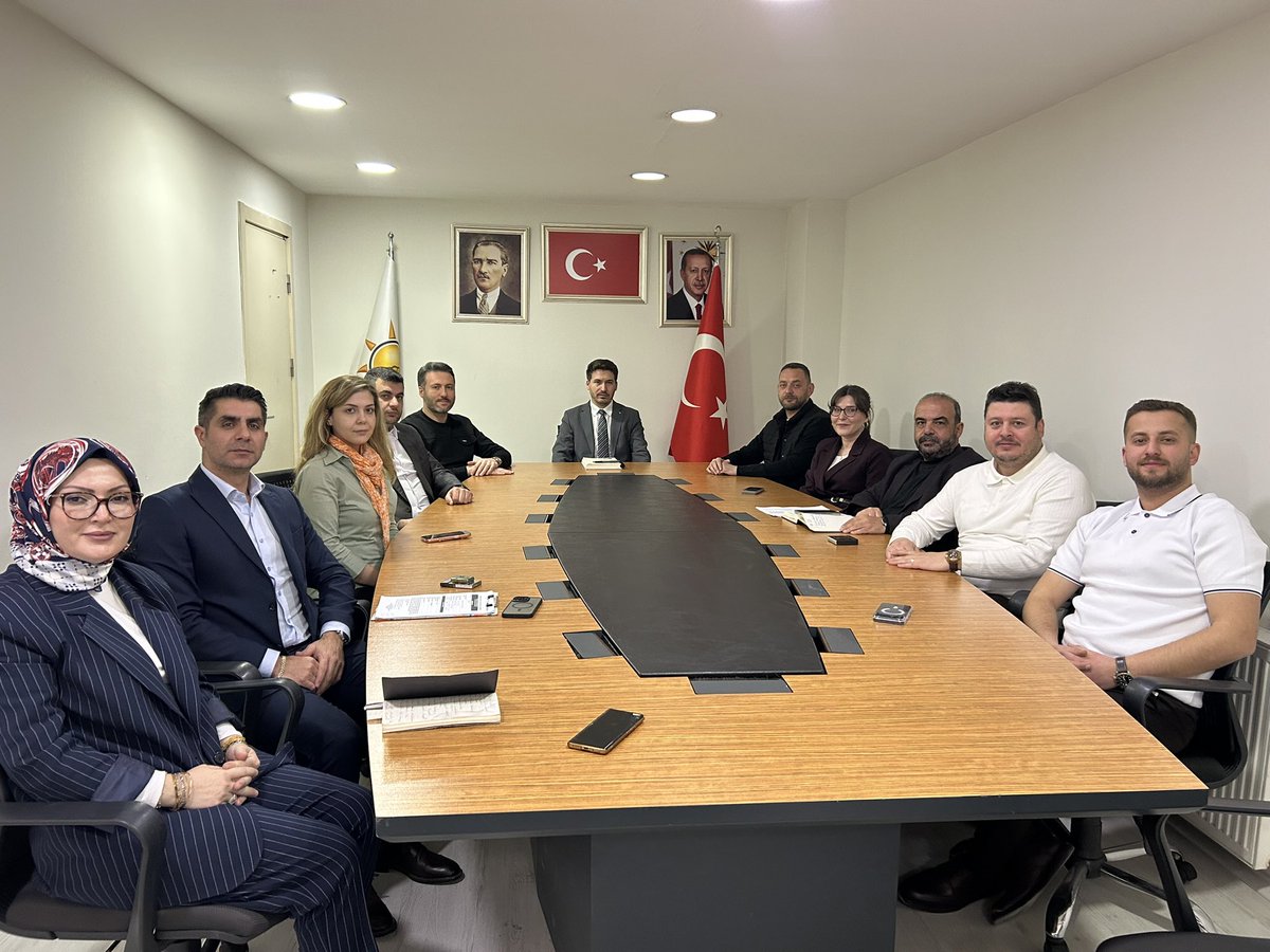 Haftalık olağan Yürütme Kurulu Toplantımızı, İlçe Başkanımız Mustafa Kemal Bandırma başkanlığında gerçekleştirdik.