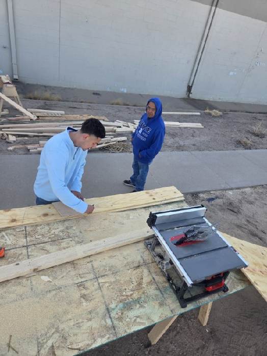 TDatCCC's tweet photo. Our Basic #Construction &amp; Safety class at CCC- Lexington is underway &amp; going strong. 💪 Participants are building practical skills they can use on the job through #OSHA training &amp; hands-on learning. #learningnewskills #jobskills https://t.co/kdX1nugQC7