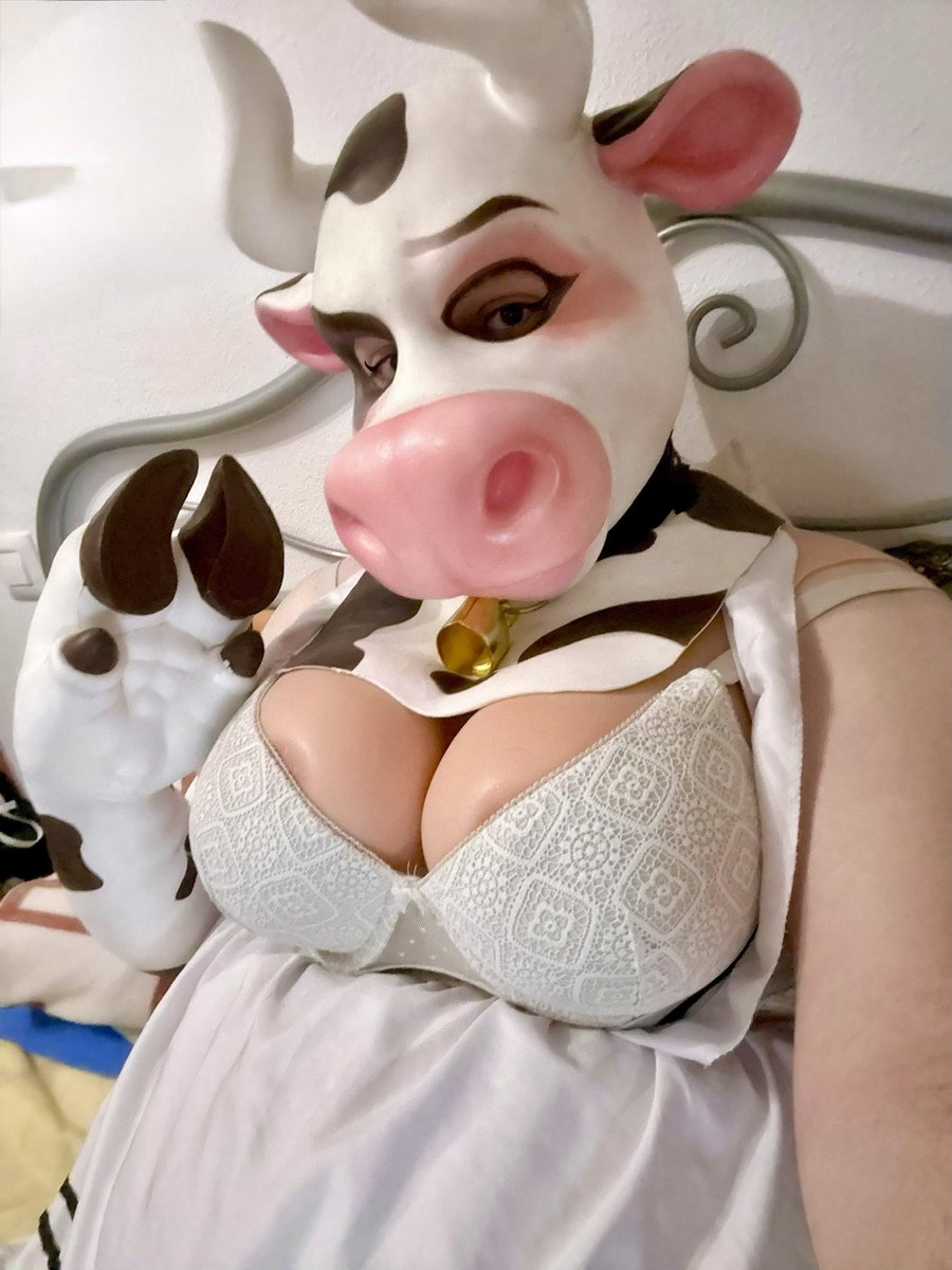 Clarabelle Sissy Hucow 🐮 tweet media