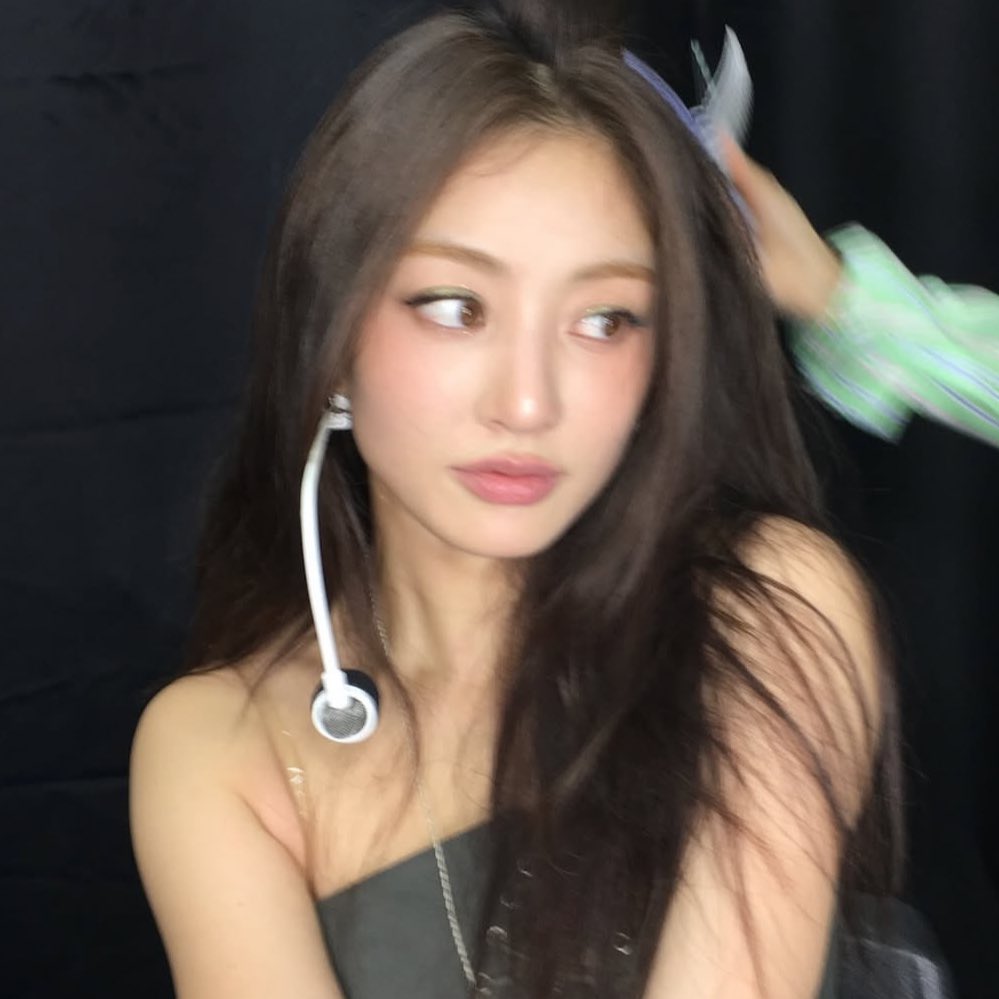 #1 jeonghyo kiss defender tweet media