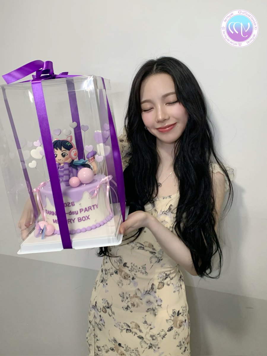 BEMYKARINA_TH's tweet image. 260324 aespa weverse update

#2026.03.24 #KARINA #MEMORYBOX 

💌 ในวันที่เธอผู้เป็นโลกทั้งใบของฉัน ถูกแต่งแต้มไปด้วย(ความรัก)สีน้ำเงิน

*ก่อนหน้านี้พี่น่าเล่นคำว่าความรักกับสีน้ำเงิน “พารัง” กับ “ซารัง”*

KARINA MEMORY BOX
#KARINA_BDAY_PARTY