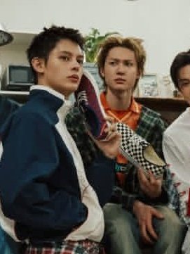 james' crop top is green🎐 tweet media