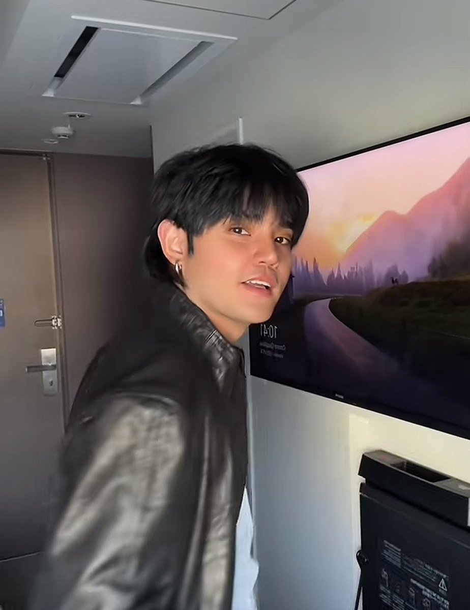 Avery Powpalooza 🐺🍭 tweet media