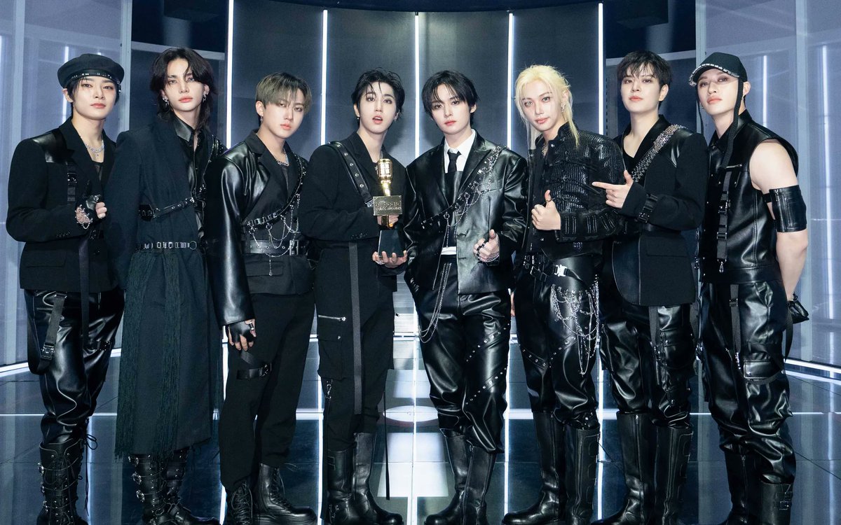 billboard SKZ tweet media