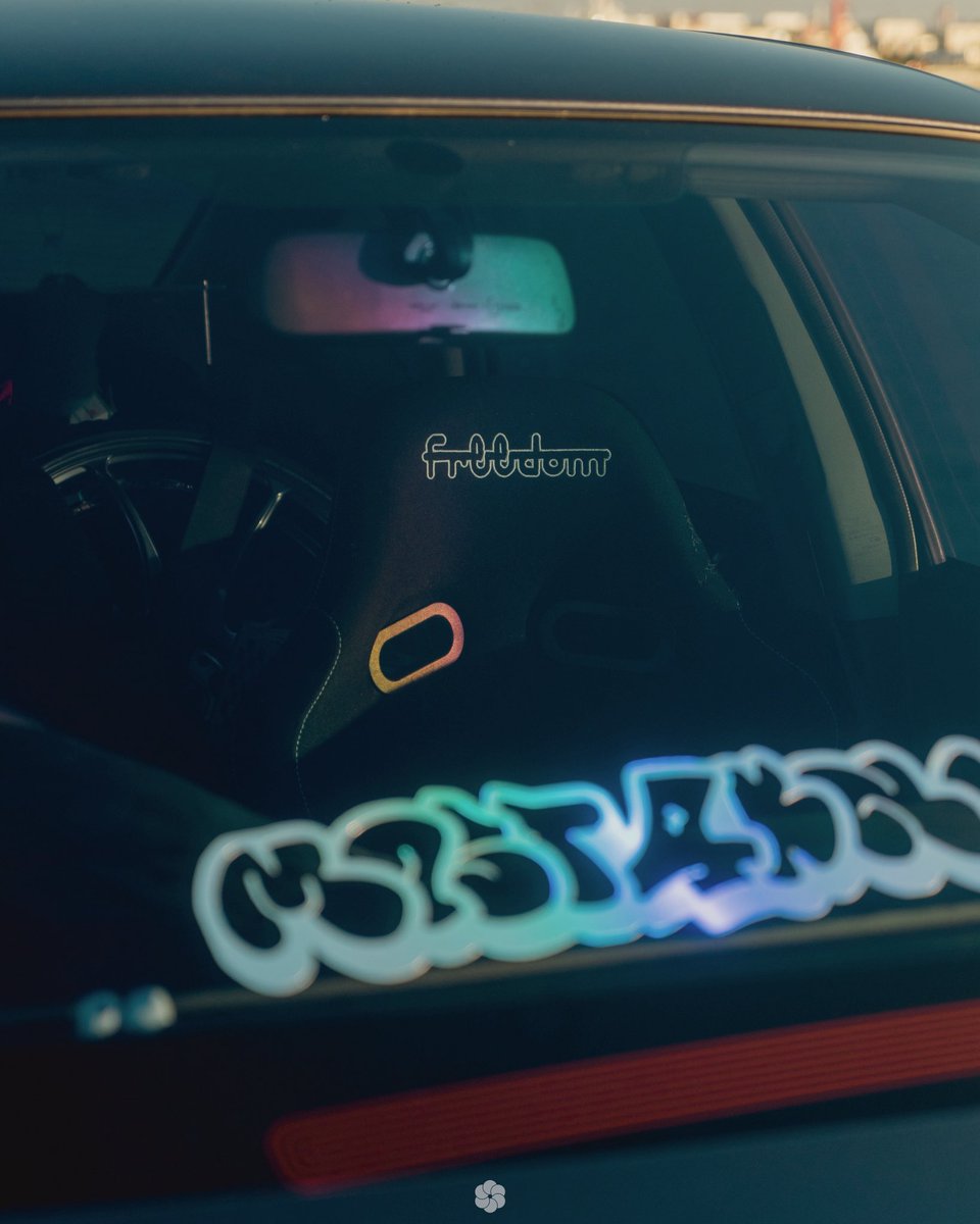 とみそー tweet media