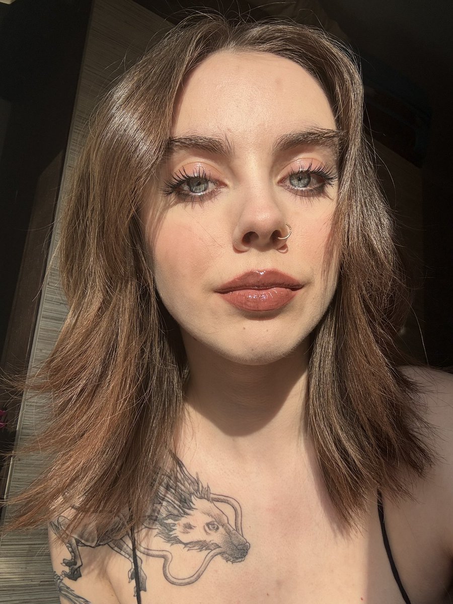 Karolina tweet media