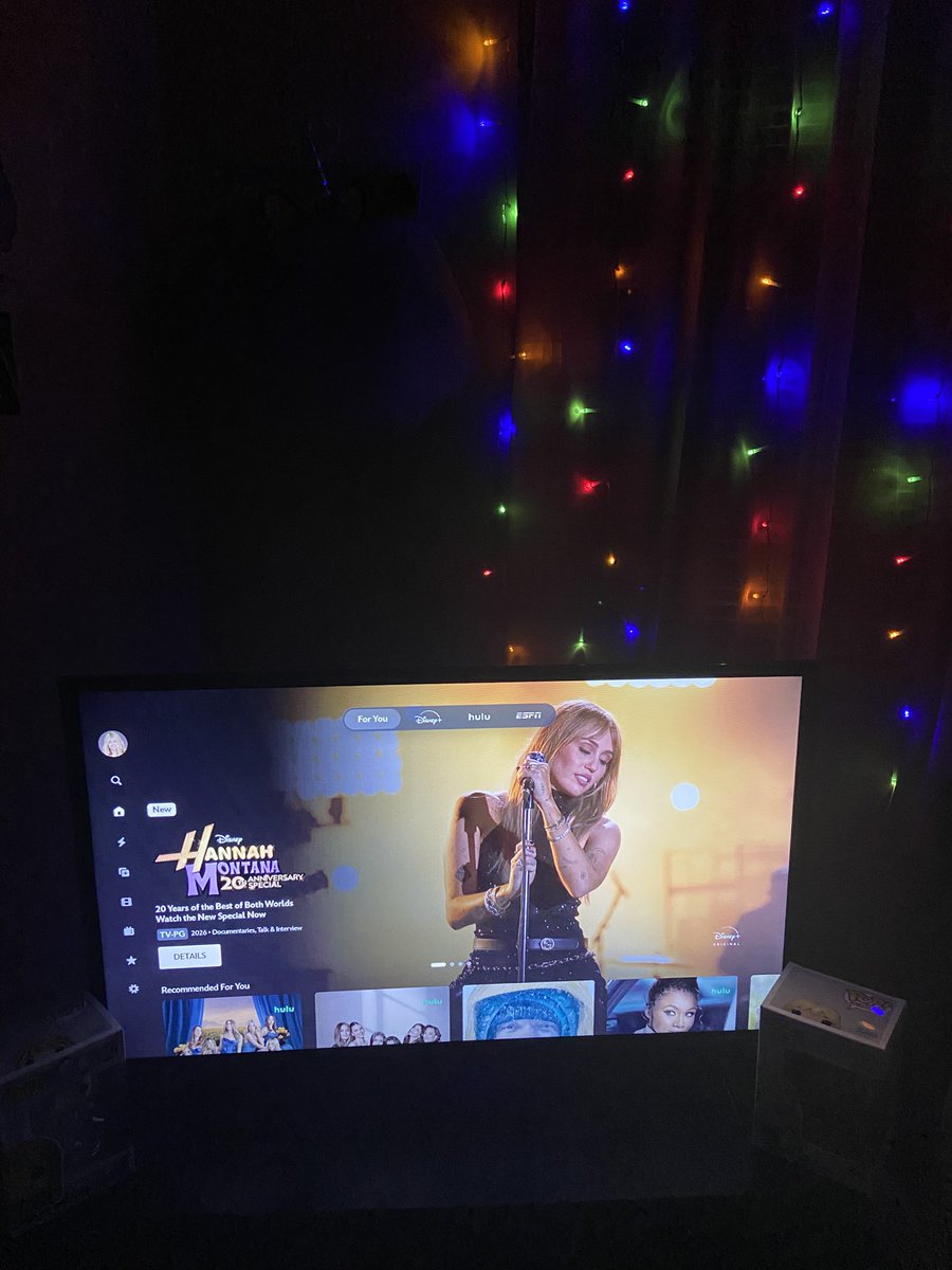 DCMCFan98's tweet photo. WOW 🤩 The Hannah Montana 20th Anniversary Special was everything and more. So beautiful 🥹 emotional, inspiring, humorous, &amp; heartwarming! My inner child is so happy! 😁👧🏾💖 Loved the iconic performances! Younger You is so beautiful! I cried happy tears! 🥹#HannahMontana20 https://t.co/rH1qaZ3ZcD