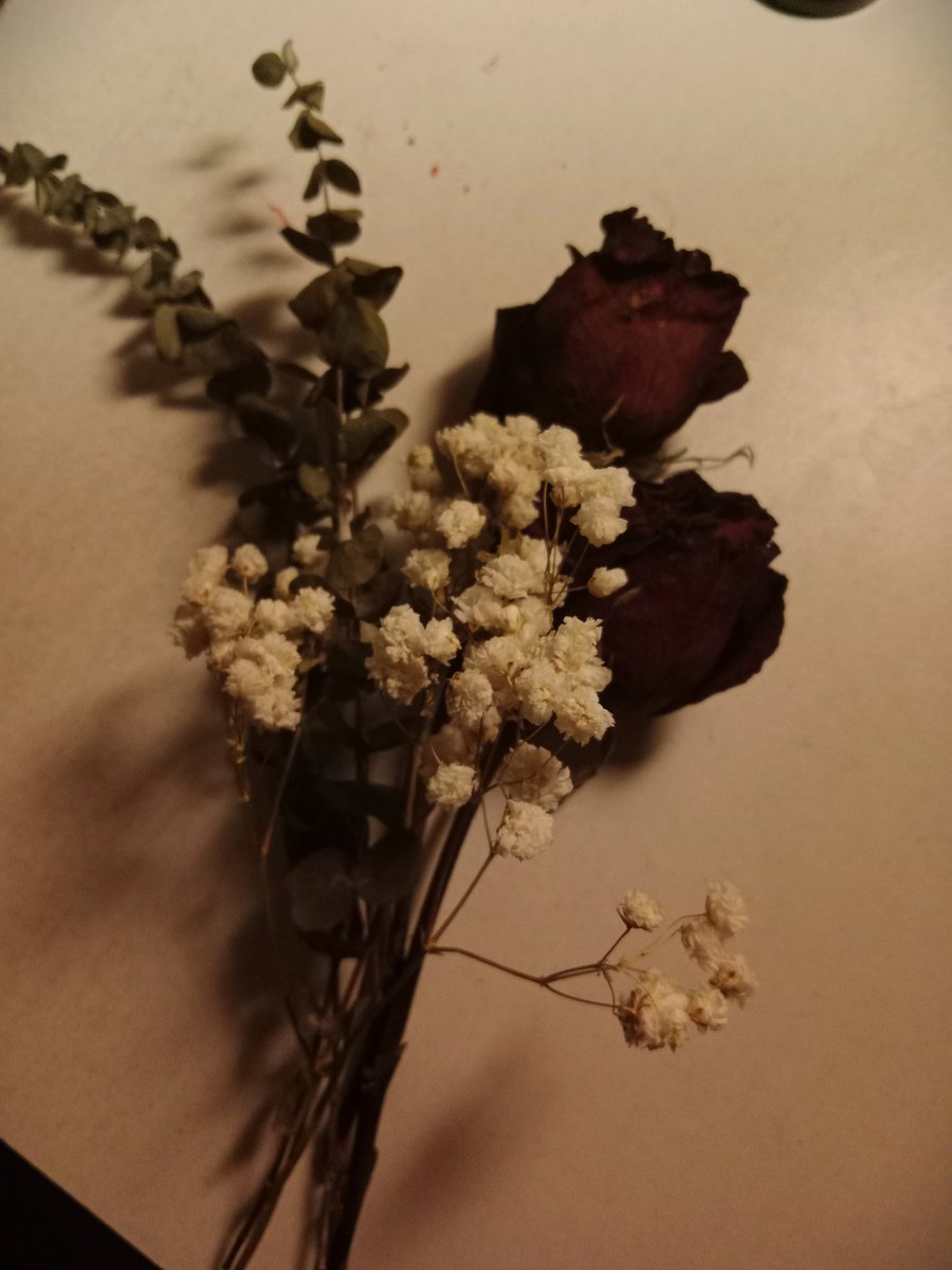 vwpler's tweet photo. The beauty of withered flowers https://t.co/PAEHGU514w