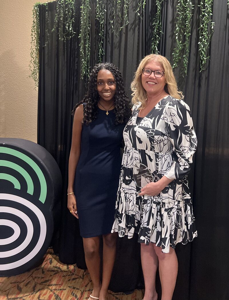 IngramMicroInc's tweet image. Congratulations to our own Jennifer Wiegman for being named Mentor of the Year by Big Brothers Big Sisters of Orange County &amp;amp; The Inland Empire. This is the second year in a row that an Ingram Micro mentor has received this honor. We’re incredibly proud! #ingrammicro #BBBS