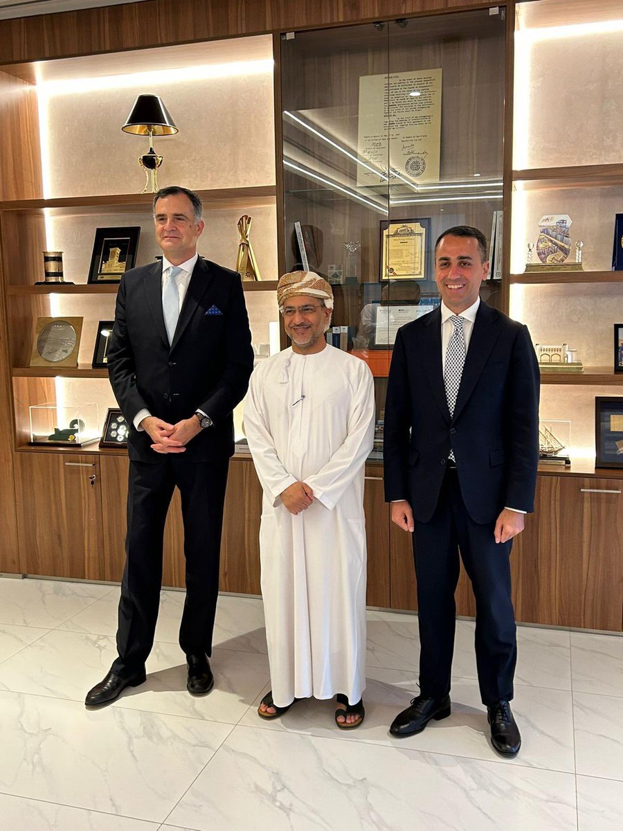 In Muscat with <a href="/EUSR_Gulf/">Luigi Di Maio</a> Di Maio. Very positive meetings with H.E. <a href="/badralbusaidi/">Badr Albusaidi - بدر البوسعيدي</a> <a href="/FMofOman/">وزارة الخارجية</a> and H.E. Al-Hadhrami, Undersecretary <a href="/memgovom/">وزارة الطاقة والمعادن</a> . Full 🇪🇺 solidarity &amp; support to diplomatic ways for de-escalation, freedom of navigation &amp; stop of Iranian attacks against GCC states.
