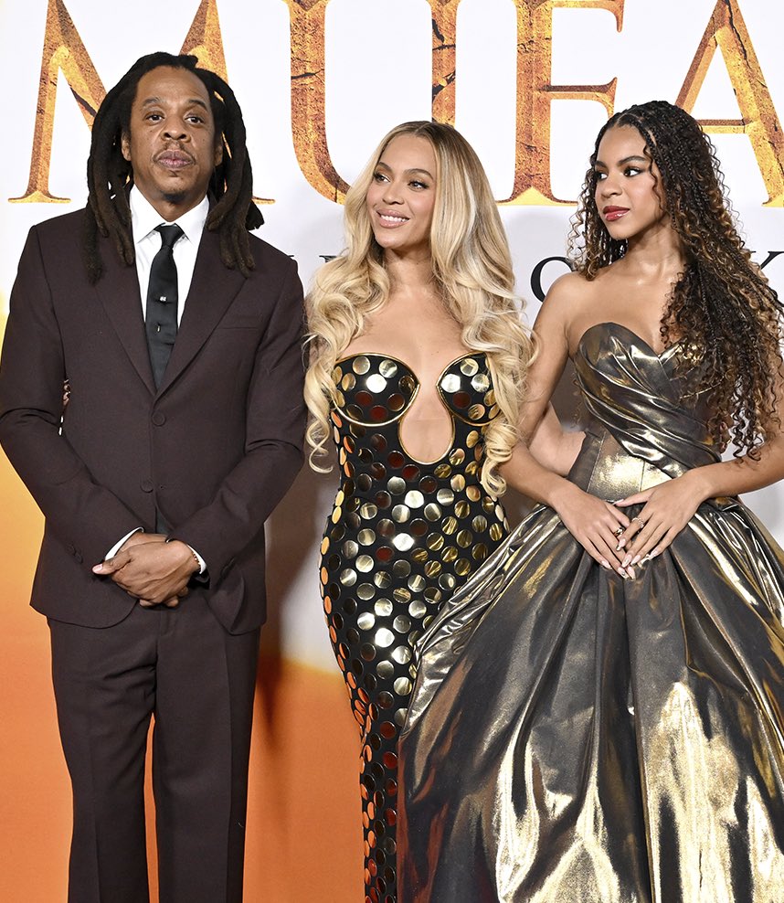 Em entrevista à GQ Magazine, Jay-Z relembrou quando enfrentava acusações criminais. Na época da première de “Mufasa: O Rei Leão”, Blue Ivy foi para a escola com uma camiseta com “Jay-Z” nas costas em apoio ao pai. 🥺

“Eu ainda estou lidando com isso. Porque é algo horrível de se