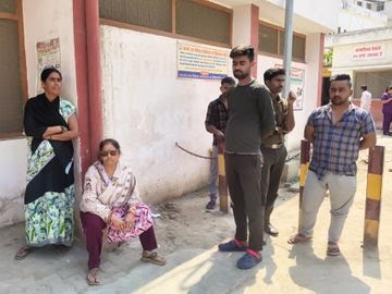 pnnetwork1's tweet photo. हरदोई कोतवाली शहर क्षेत्र के मिल कॉलोनी निवासी 20 वर्षीय युवती ने की आत्महत्या बीयर पार्टी के बाद युवती फंदे से झूली, इलाज के दौरान मौत।
@hardoipolice @Uppolice https://t.co/bHTfYGUL0X