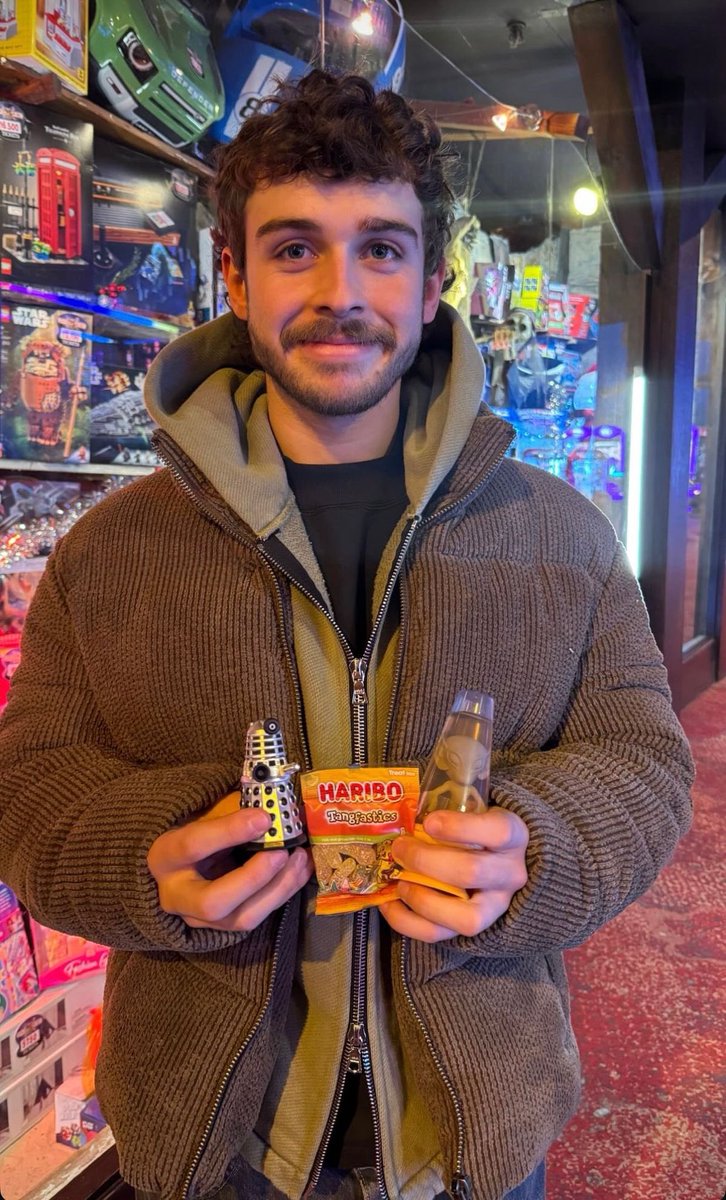 MEN MAGAZINE tweet media