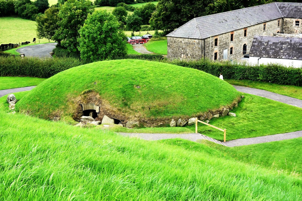 tourbritain's tweet photo. Tonight, I am reporting on a one-day section of an extended #Ireland #tour. This particular day focused on two towns with an extended period at prehistoric sites including #Knowth and Dowth:https://t.co/prjkEtuC5m https://t.co/DWWMqV1TsI