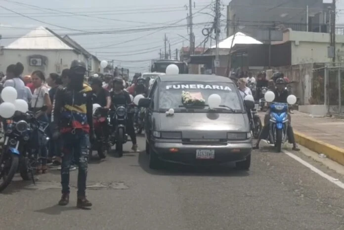 ReporteYa's tweet image. #24Mar #Venezuela #Zulia #Sucesos
Dos hombres fueron detenidos por el accidente en piques fangueros en Machiques de Perijá que dejó una niña de 5 años muerta y varios heridos; serán presentados ante tribunales en Maracaibo. – @ElPitazoTV