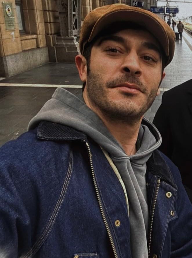 god save the rose🌹 tweet media