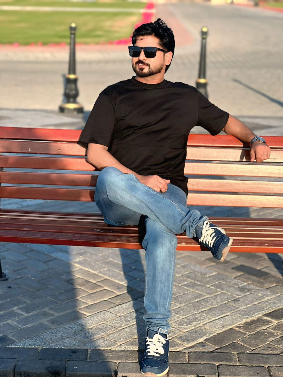 Iam_Mudasir1's tweet image. Life isn’t always sunshine and butterflies — sometimes you just have to learn to smile through the pain. 💫❤️
#NewProfilePic
#Hero