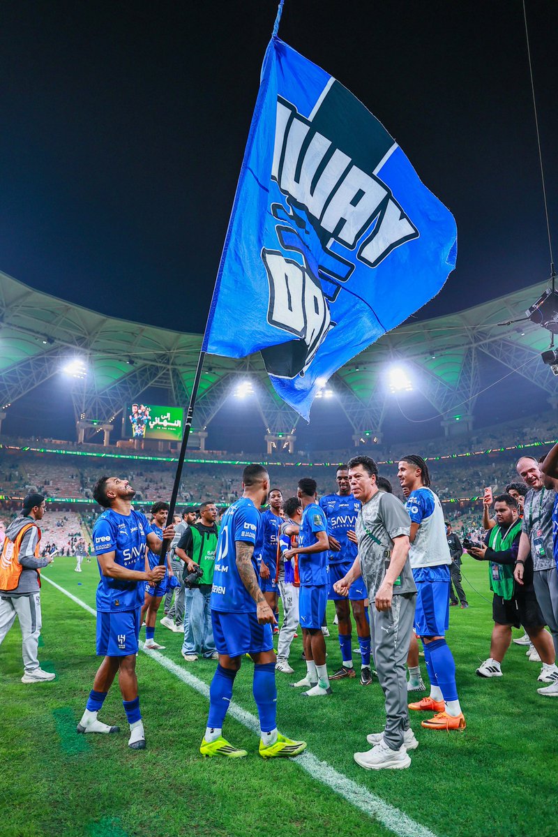 المدرج الأزرق tweet media