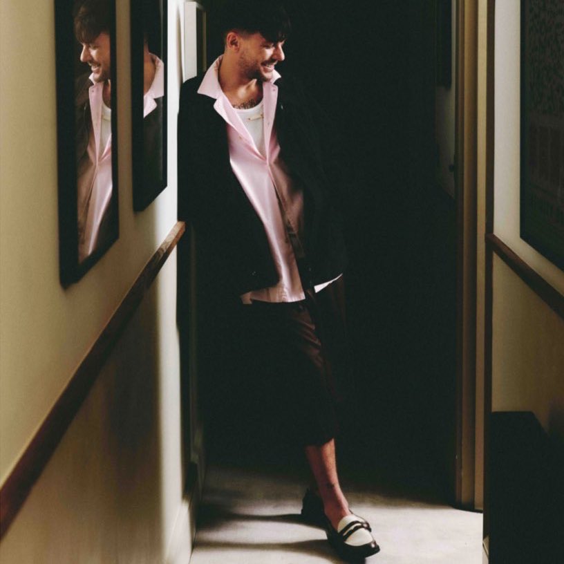 sluttyshortrry's tweet photo. it’s giving louis styles and harry tomlinson https://t.co/emrD7V1ETV