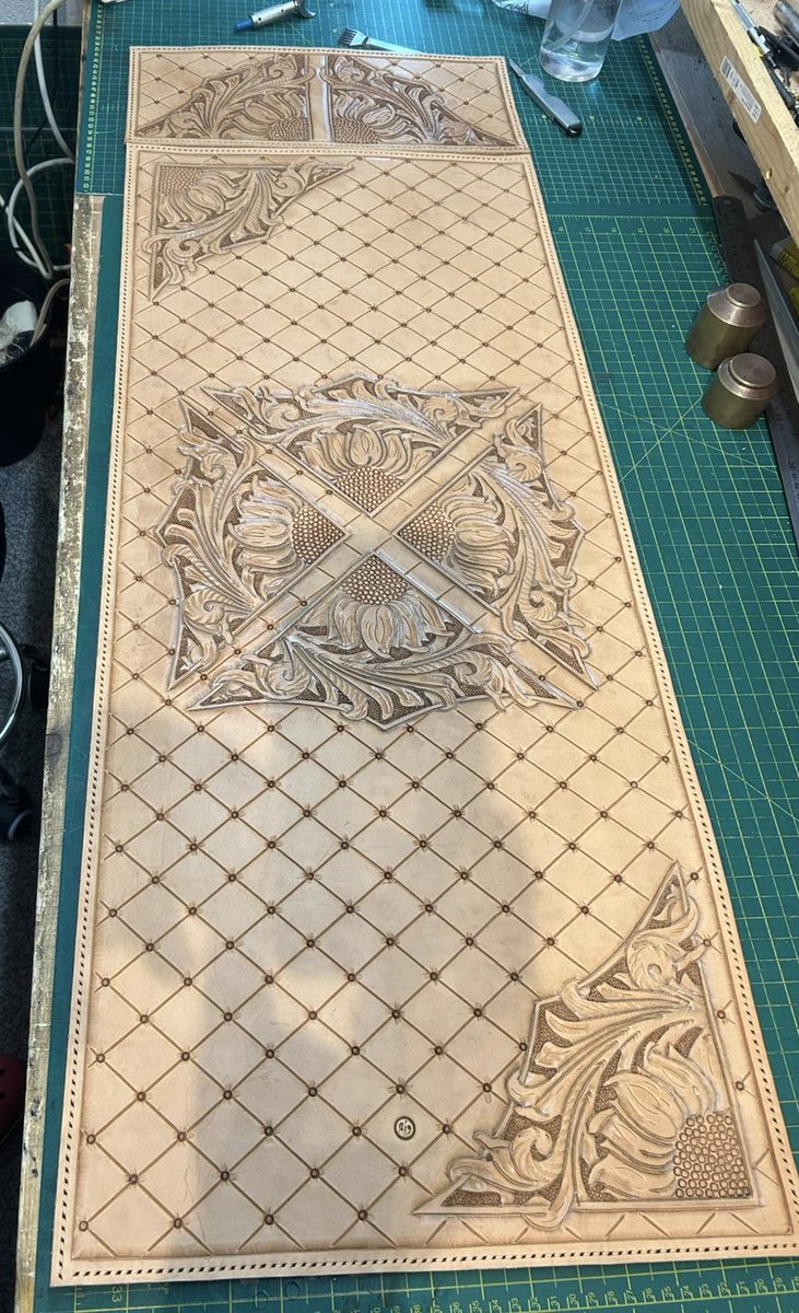 BignBuffBespoke's tweet image. The project continues…remember this is 1 of 1 and will be available in London for @Official__FWL 
#missusmissout #theoriginal #notacopy #trendsetter #londononetimeonly #bespokebedifferent 💜 @Madamecaramel @CharmskoolShop @mistresstess1 💜bignbuffbespoke.co.uk 💜